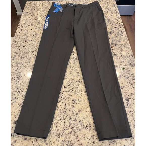 HAGGAR Men's Cool Right Performance Flex Solid Slim Fit Flat Front Pant - Picture 3 of 6